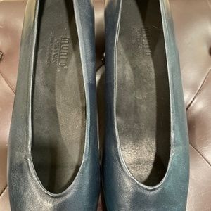 Women’s black leather. 13M shoes